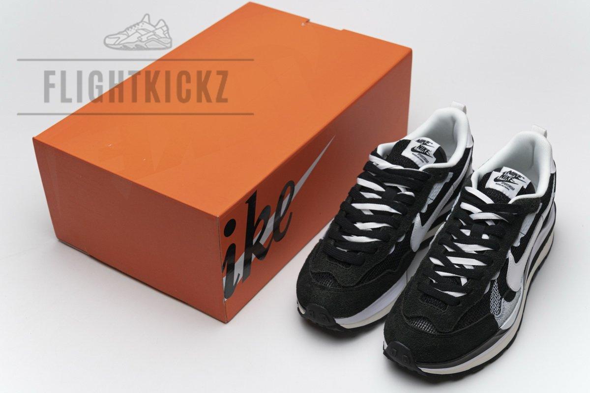CI9928-001 Sacai x Nike Pegasua Vaporfly Black White - Image 2