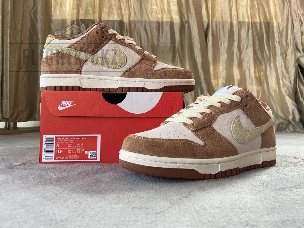 Nike Dunk Low PRM Medium Curry - Image 2
